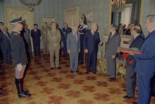 Cerimonia di consegna al Presidente della Repubblica, da parte dell'Ambasciatore Marco Colombo, della bandiera nazionale esposta dall'Ambasciata d'Italia ad Al Kuwait nel periodo dell'invasione irachena
