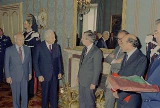 Cerimonia di consegna al Presidente della Repubblica, da parte dell'Ambasciatore Marco Colombo, della bandiera nazionale esposta dall'Ambasciata d'Italia ad Al Kuwait nel periodo dell'invasione irachena