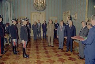 Cerimonia di consegna al Presidente della Repubblica, da parte dell'Ambasciatore Marco Colombo, della bandiera nazionale esposta dall'Ambasciata d'Italia ad Al Kuwait nel periodo dell'invasione irachena