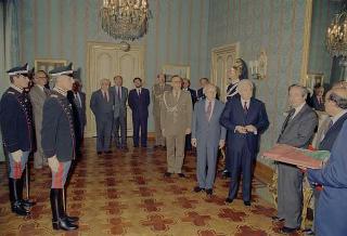 Cerimonia di consegna al Presidente della Repubblica, da parte dell'Ambasciatore Marco Colombo, della bandiera nazionale esposta dall'Ambasciata d'Italia ad Al Kuwait nel periodo dell'invasione irachena