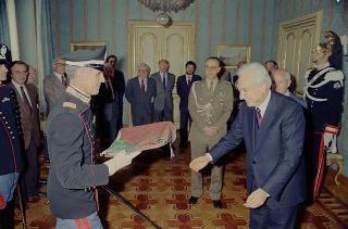 Cerimonia di consegna al Presidente della Repubblica, da parte dell'Ambasciatore Marco Colombo, della bandiera nazionale esposta dall'Ambasciata d'Italia ad Al Kuwait nel periodo dell'invasione irachena
