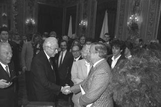 Il Presidente della Repubblica Francesco Cossiga riceve in udienza Carlo Tognoli, ministro del turismo e dello spettacolo, con la giuria e i candidati al Premio "David di Donatello"
