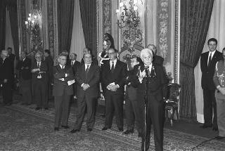 Il Presidente della Repubblica Francesco Cossiga riceve in udienza Carlo Tognoli, ministro del turismo e dello spettacolo, con la giuria e i candidati al Premio "David di Donatello"