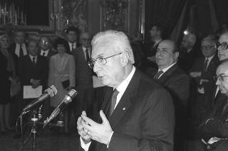 Il Presidente della Repubblica Francesco Cossiga riceve in udienza Carlo Tognoli, ministro del turismo e dello spettacolo, con la giuria e i candidati al Premio "David di Donatello"