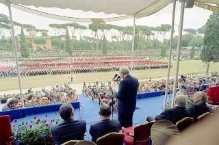 Intervento del Presidente della Repubblica Francesco Cossiga alla celebrazione del 177° anniversario di fondazione dell'Arma dei Carabinieri. Roma,  Piazza di Siena