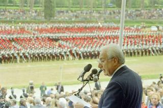 Intervento del Presidente della Repubblica Francesco Cossiga alla celebrazione del 177° anniversario di fondazione dell'Arma dei Carabinieri. Roma,  Piazza di Siena