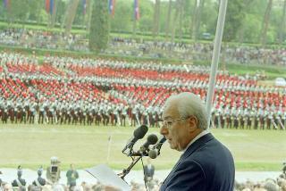 Intervento del Presidente della Repubblica Francesco Cossiga alla celebrazione del 177° anniversario di fondazione dell'Arma dei Carabinieri. Roma,  Piazza di Siena