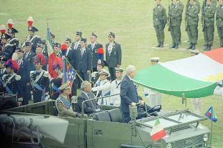 Intervento del Presidente della Repubblica Francesco Cossiga alla celebrazione del 177° anniversario di fondazione dell'Arma dei Carabinieri. Roma,  Piazza di Siena