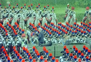 Intervento del Presidente della Repubblica Francesco Cossiga alla celebrazione del 177° anniversario di fondazione dell'Arma dei Carabinieri. Roma,  Piazza di Siena