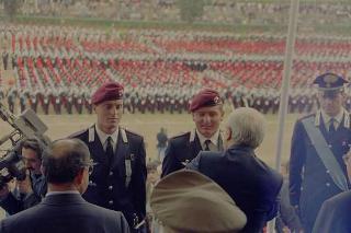 Intervento del Presidente della Repubblica Francesco Cossiga alla celebrazione del 177° anniversario di fondazione dell'Arma dei Carabinieri. Roma,  Piazza di Siena