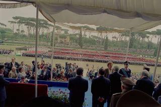 Intervento del Presidente della Repubblica Francesco Cossiga alla celebrazione del 177° anniversario di fondazione dell'Arma dei Carabinieri. Roma,  Piazza di Siena