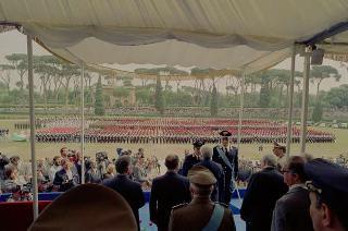 Intervento del Presidente della Repubblica Francesco Cossiga alla celebrazione del 177° anniversario di fondazione dell'Arma dei Carabinieri. Roma,  Piazza di Siena