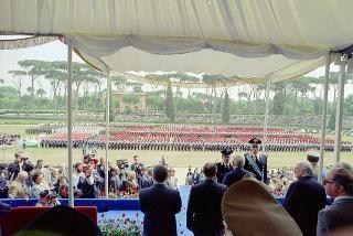 Intervento del Presidente della Repubblica Francesco Cossiga alla celebrazione del 177° anniversario di fondazione dell'Arma dei Carabinieri. Roma,  Piazza di Siena