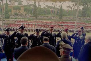 Intervento del Presidente della Repubblica Francesco Cossiga alla celebrazione del 177° anniversario di fondazione dell'Arma dei Carabinieri. Roma,  Piazza di Siena
