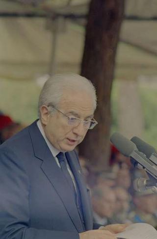 Intervento del Presidente della Repubblica Francesco Cossiga alla celebrazione del 177° anniversario di fondazione dell'Arma dei Carabinieri. Roma,  Piazza di Siena