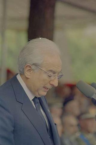 Intervento del Presidente della Repubblica Francesco Cossiga alla celebrazione del 177° anniversario di fondazione dell'Arma dei Carabinieri. Roma,  Piazza di Siena