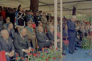 Intervento del Presidente della Repubblica Francesco Cossiga alla celebrazione del 177° anniversario di fondazione dell'Arma dei Carabinieri. Roma,  Piazza di Siena