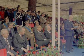 Intervento del Presidente della Repubblica Francesco Cossiga alla celebrazione del 177° anniversario di fondazione dell'Arma dei Carabinieri. Roma,  Piazza di Siena