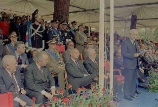 Intervento del Presidente della Repubblica Francesco Cossiga alla celebrazione del 177° anniversario di fondazione dell'Arma dei Carabinieri. Roma,  Piazza di Siena