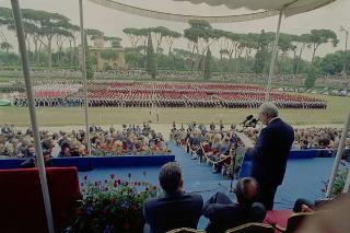 Intervento del Presidente della Repubblica Francesco Cossiga alla celebrazione del 177° anniversario di fondazione dell'Arma dei Carabinieri. Roma,  Piazza di Siena