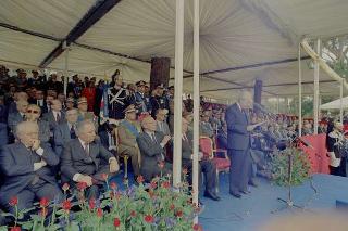 Intervento del Presidente della Repubblica Francesco Cossiga alla celebrazione del 177° anniversario di fondazione dell'Arma dei Carabinieri. Roma,  Piazza di Siena