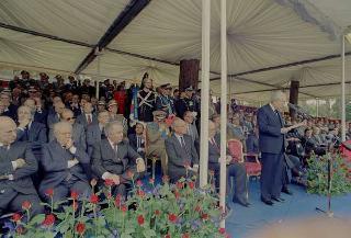 Intervento del Presidente della Repubblica Francesco Cossiga alla celebrazione del 177° anniversario di fondazione dell'Arma dei Carabinieri. Roma,  Piazza di Siena