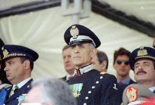 Intervento del Presidente della Repubblica Francesco Cossiga alla celebrazione del 177° anniversario di fondazione dell'Arma dei Carabinieri. Roma,  Piazza di Siena