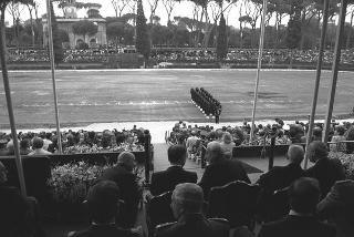 Intervento del Presidente della Repubblica Francesco Cossiga alla celebrazione del 177° anniversario di fondazione dell'Arma dei Carabinieri. Roma,  Piazza di Siena