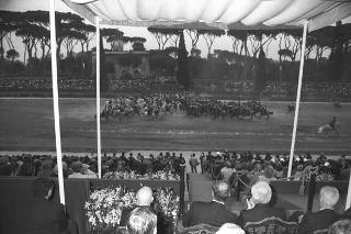 Intervento del Presidente della Repubblica Francesco Cossiga alla celebrazione del 177° anniversario di fondazione dell'Arma dei Carabinieri. Roma,  Piazza di Siena