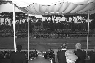 Intervento del Presidente della Repubblica Francesco Cossiga alla celebrazione del 177° anniversario di fondazione dell'Arma dei Carabinieri. Roma,  Piazza di Siena