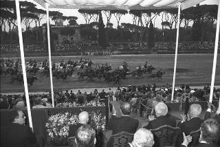 Intervento del Presidente della Repubblica Francesco Cossiga alla celebrazione del 177° anniversario di fondazione dell'Arma dei Carabinieri. Roma,  Piazza di Siena
