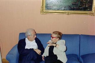 Il Presidente della Repubblica Francesco Cossiga 
con la giornalista Gabriella "Chantal" Dubois, della rivista "Sorrisi e canzoni TV"