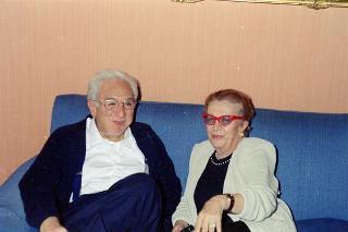 Il Presidente della Repubblica Francesco Cossiga 
con la giornalista Gabriella "Chantal" Dubois, della rivista "Sorrisi e canzoni TV"