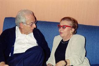 Il Presidente della Repubblica Francesco Cossiga 
con la giornalista Gabriella "Chantal" Dubois, della rivista "Sorrisi e canzoni TV"