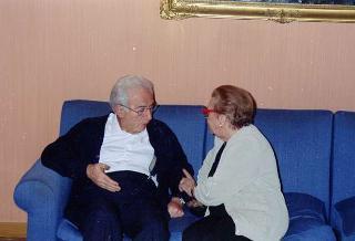 Il Presidente della Repubblica Francesco Cossiga 
con la giornalista Gabriella "Chantal" Dubois, della rivista "Sorrisi e canzoni TV"