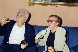 Il Presidente della Repubblica Francesco Cossiga 
con la giornalista Gabriella "Chantal" Dubois, della rivista "Sorrisi e canzoni TV"