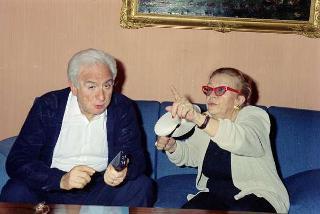 Il Presidente della Repubblica Francesco Cossiga 
con la giornalista Gabriella "Chantal" Dubois, della rivista "Sorrisi e canzoni TV"