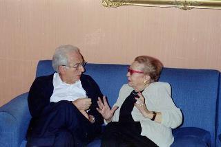 Il Presidente della Repubblica Francesco Cossiga 
con la giornalista Gabriella "Chantal" Dubois, della rivista "Sorrisi e canzoni TV"