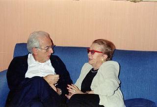 Il Presidente della Repubblica Francesco Cossiga 
con la giornalista Gabriella "Chantal" Dubois, della rivista "Sorrisi e canzoni TV"