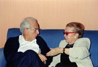 Il Presidente della Repubblica Francesco Cossiga 
con la giornalista Gabriella "Chantal" Dubois, della rivista "Sorrisi e canzoni TV"