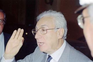Cerimonia di consegna al Presidente della Repubblica di una riproduzione da tavolo della Bandiera Colonnella del Reggimento Carabinieri Guardie della Repubblica, per il 6° anniversario del suo insediamento al Quirinale