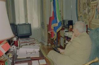 Il Presidente della Repubblica assiste in TV al dibattito sul messaggio inviato alle Camere