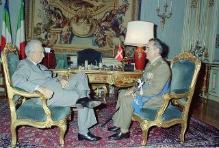 Il Presidente della Repubblica Francesco Cossiga riceve la visita del Generale di Corpo d'Armata Costantino Berlenghi, nuovo Comandante generale della Guardia di Finanza