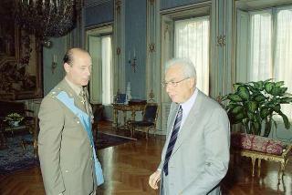 Il Presidente della Repubblica Francesco Cossiga riceve la visita di congedo il Generale di Brigata Domenico Tria, già Consigliere militare aggiunto