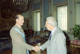 Il Presidente della Repubblica Francesco Cossiga riceve la visita di congedo il Generale di Brigata Domenico Tria, già Consigliere militare aggiunto