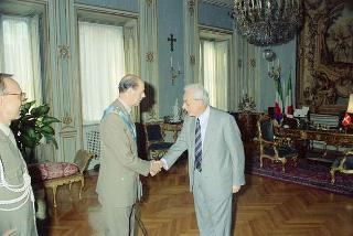 Il Presidente della Repubblica Francesco Cossiga riceve la visita di congedo il Generale di Brigata Domenico Tria, già Consigliere militare aggiunto