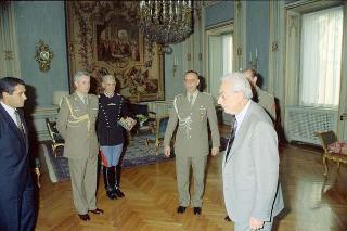 Il Presidente della Repubblica Francesco Cossiga riceve la visita di congedo il Generale di Brigata Domenico Tria, già Consigliere militare aggiunto