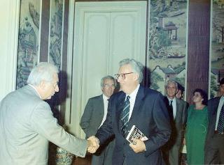 Il Presidente della Repubblica Francesco Cossiga incontra Giampaolo Pansa, per presentare il suo libro "Il regime"