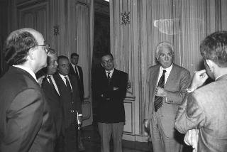 Il Presidente della Repubblica Francesco Cossiga incontra Enzo Vitale, con alcuni esponenti del Comitato promotore del Convengo su "La concezione della giustizia nelle opere di Leonardo Sciascia"