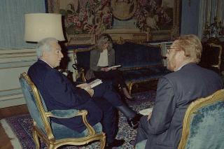 Il Presidente della Repubblica Francesco Cossiga riceve in udienza Paolo Guzzanti, per presentare il suo libro "Cossiga.Uomo solo"